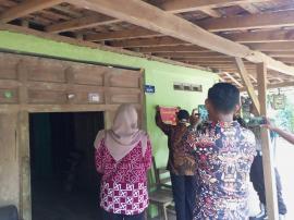 PEMASANGAN STIKER MISKIN/PRASEJAHTERA SERENTAK DI KALURAHAN PUNDUNGSARI